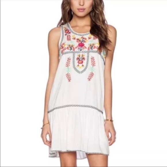 Lovers + Friends Dresses & Skirts - Lovers + friends embroidered dress w/ pockets